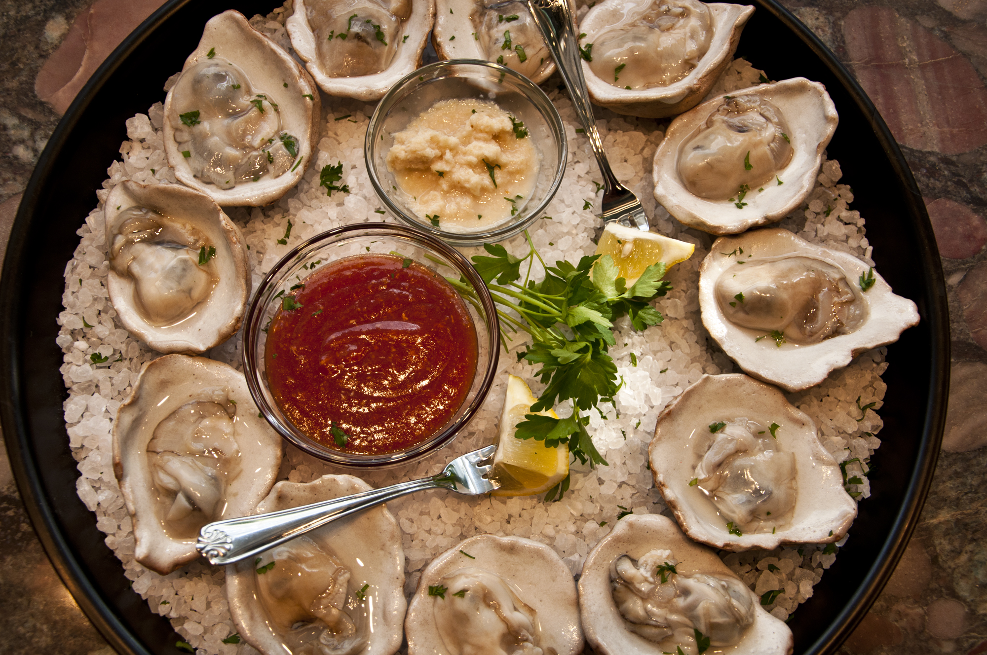 Ceramic oyster shells with raw oysters